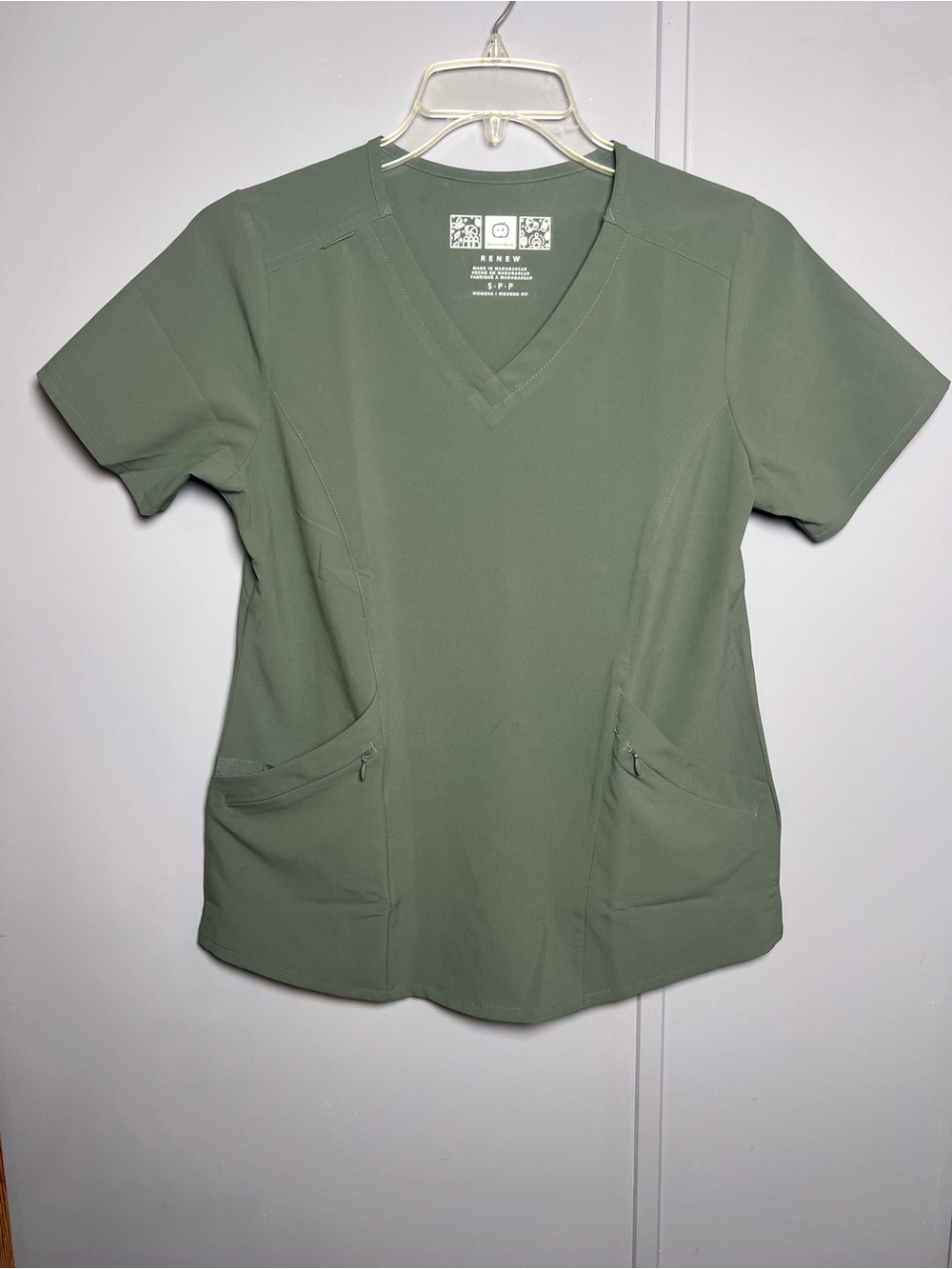 Wonderwink Renew Women’s V-Neck Short Sleeve Modern Fit Green Scrub Top Small P